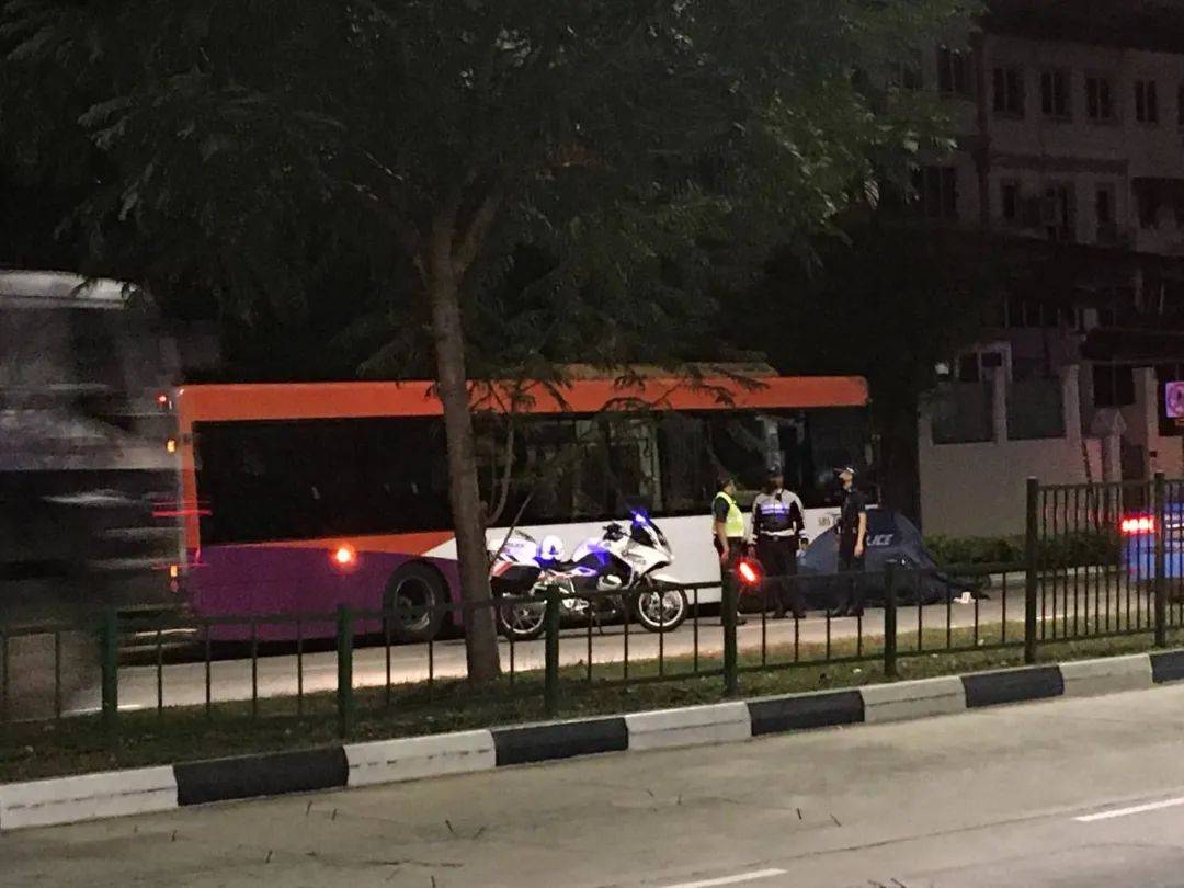 突發!他在新加坡騎車被卷入公交車底慘死!全島網民呼籲立法