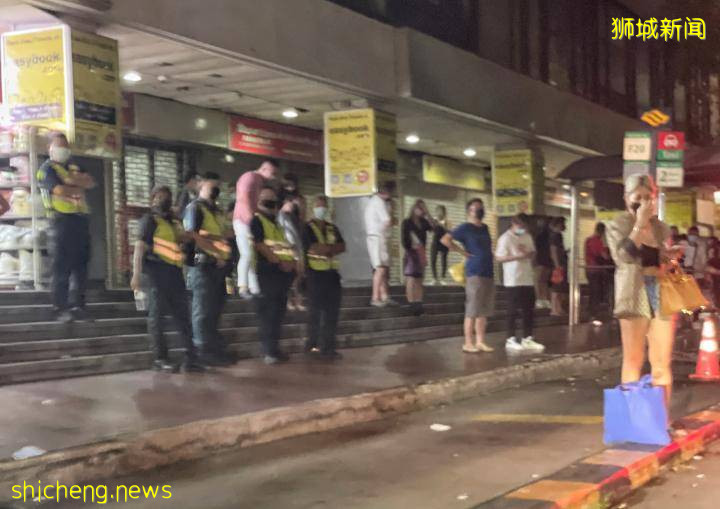 2组食客起冲突打斗 一男子不配合 对警动粗