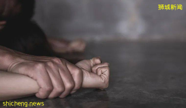 這名新加坡男子和親生女兒亂倫， 被判入獄4年半