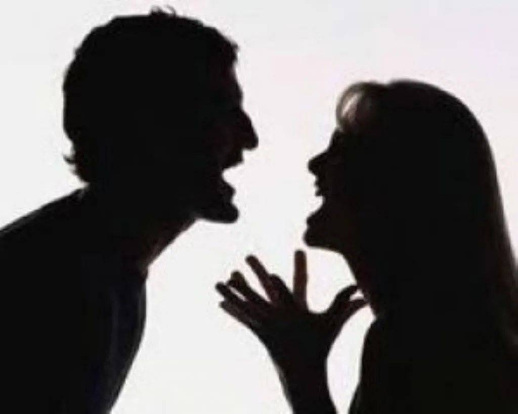 新加坡版“李剛”來了！一男子打人後叫囂：你知道我媽是誰嗎