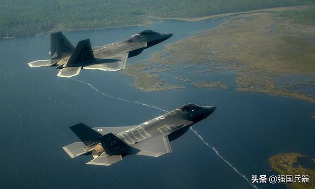 难得一见!歼-10与美五代机同台较量,新加坡人:中国带来最大惊喜