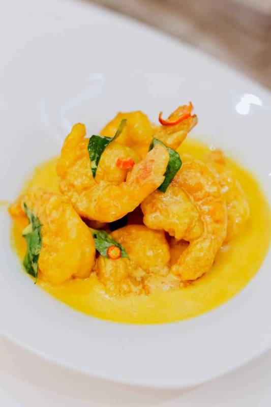 三人行新店開業!三人來吃就送招牌菜!全島三店同慶