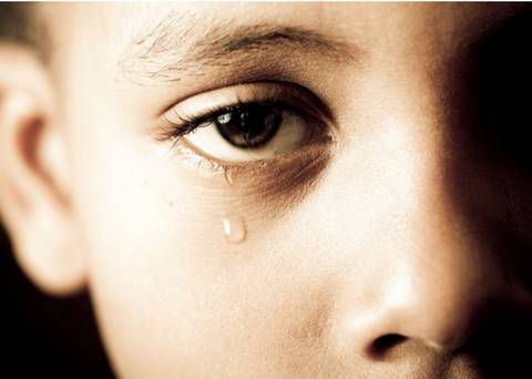 人神共憤！新加坡外籍老師，竟對3歲學童下手