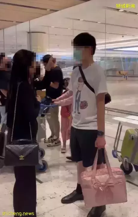 华人老公出轨、失踪！实拍新加坡母子在樟宜机场当场抓奸