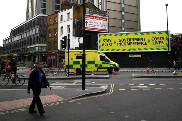 被40國禁飛後，明晚起，新加坡也禁止英國訪客入境 ！美女留學生：2020我看透了，想回國卻被罵