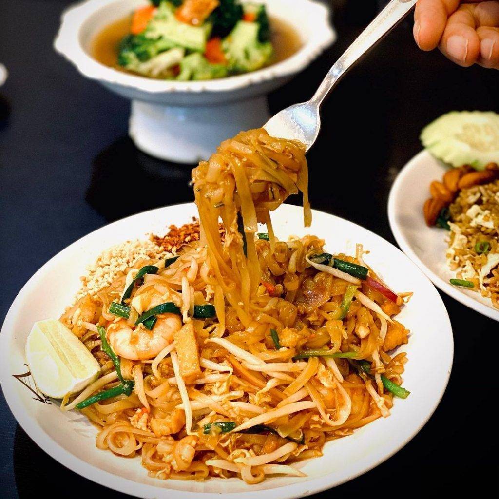 穿越泰国街头🇹🇭 精选6大平价泰式餐厅，最低只要S$0.80🤩 跟着清单吃一遍，绝对满足你的胃