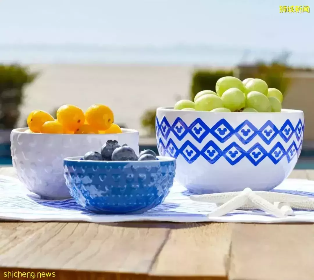 新加坡首家迪士尼商城开业，可可爱爱