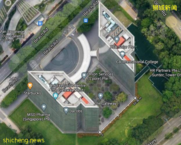 驚魂一刻!過期滅火器沖破西門23樓的窗戶,彈入對面的大樓