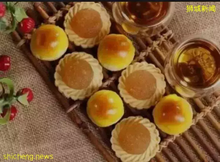 新加坡小姐姐新年送外籍客工年饼走红,虎迎吉福、新春纳财、有爱才会火