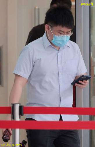 露宝又擅闯女郎房间裸躺 科学家判坐牢罚款