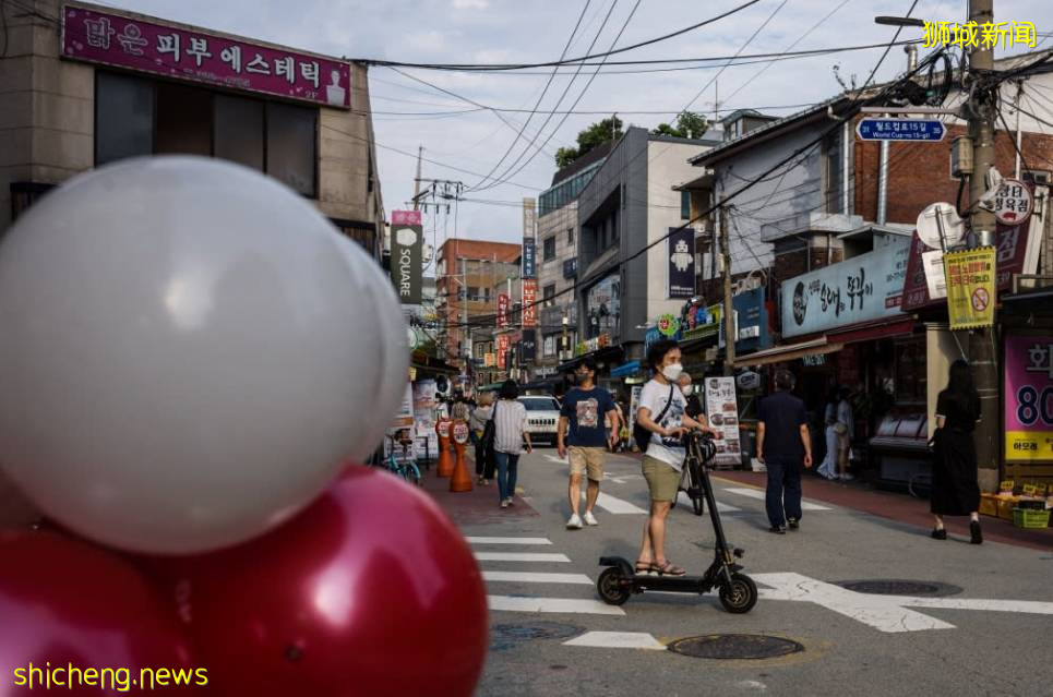 “與冠病共存” ，新加坡與其他國家表現如何