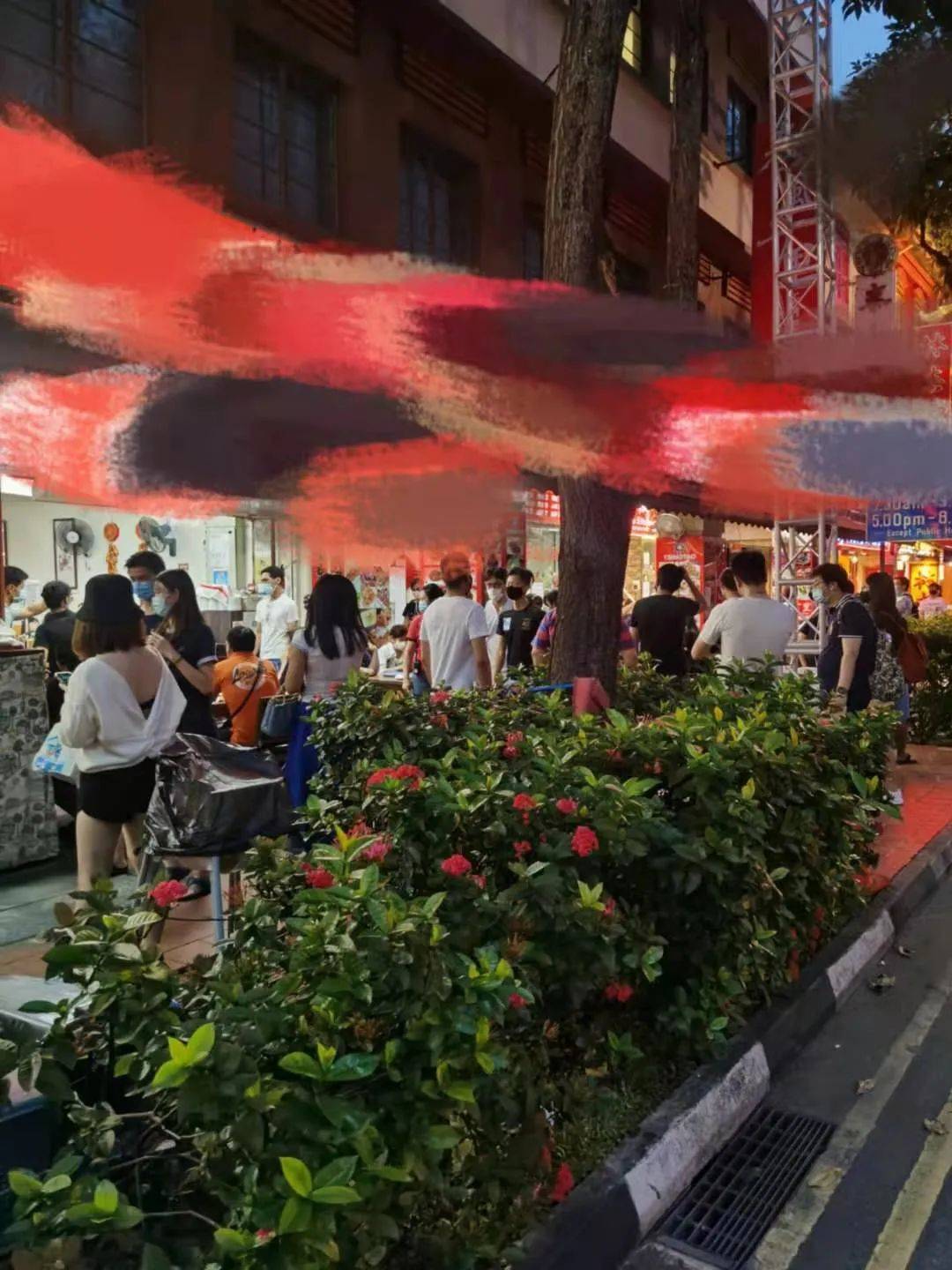 擠！爆！了！2020在家待了一整年，年底了，全新加坡的人都上街排隊