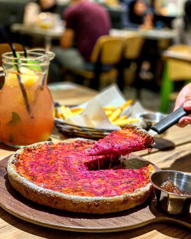 Pizza Maru韓式披薩餐廳🍕 聖誕節限定版粉色披薩,粉紅芝士+超長拉絲🧀 披薩鐵粉一口淪陷