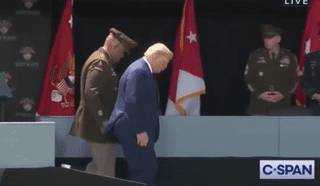 美國惹衆怒，新加坡、歐盟怒怼“別向我們發出最後通牒！”