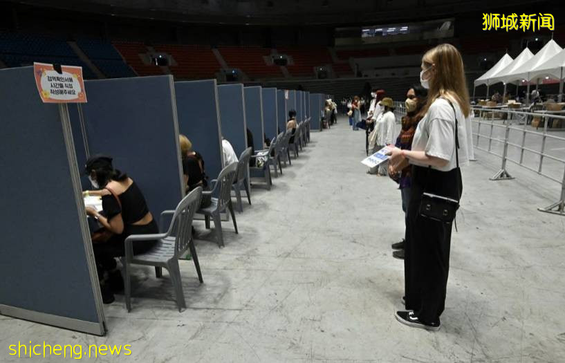 新加坡打算收緊防疫措施還是“與冠病共存”？世界上其他國家是怎麽做的