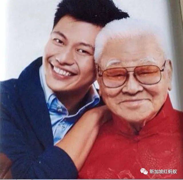 被主持事業耽誤的中醫師！前新傳媒藝人Pornsak正式被授予新加坡中醫執照