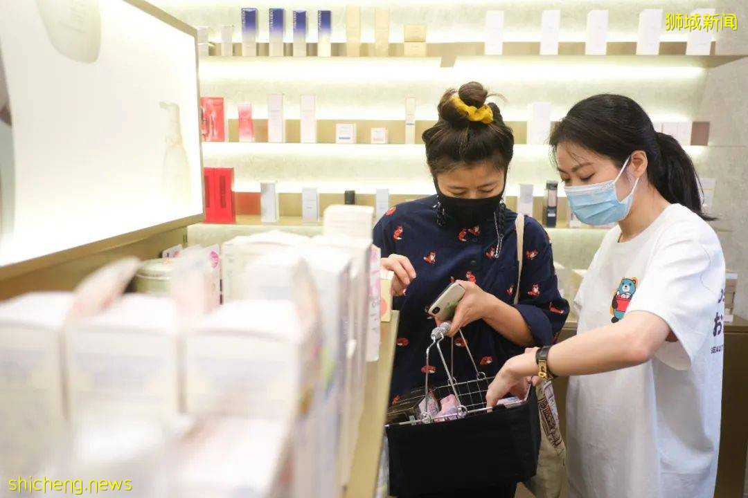 網紅雲集、大V打call!新加坡人氣日本美妝店風靡全島,連開3間分店