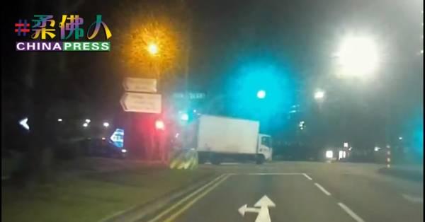 狮城闯红灯被起底 大马货车积欠30罚单