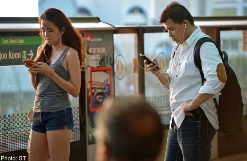 “明天就回國了!今晚,我突然想起在新加坡的50個第一次!”