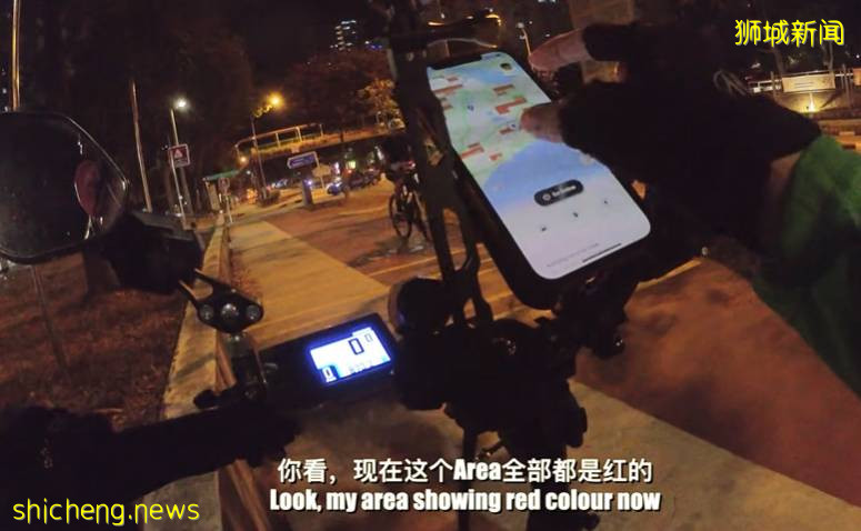 因爲疫情，他從新加坡知名銀行辭職，送起了外賣，日入200新幣