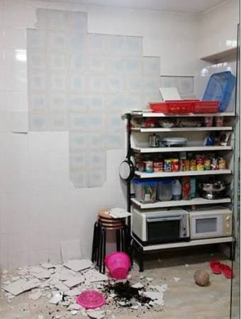 屋墙46块瓷砖一起爆裂 女子手被割断两筋