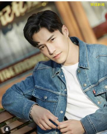 ◤新國大選◢王冠逸首次投票 “蒙面”仍遮不住星光