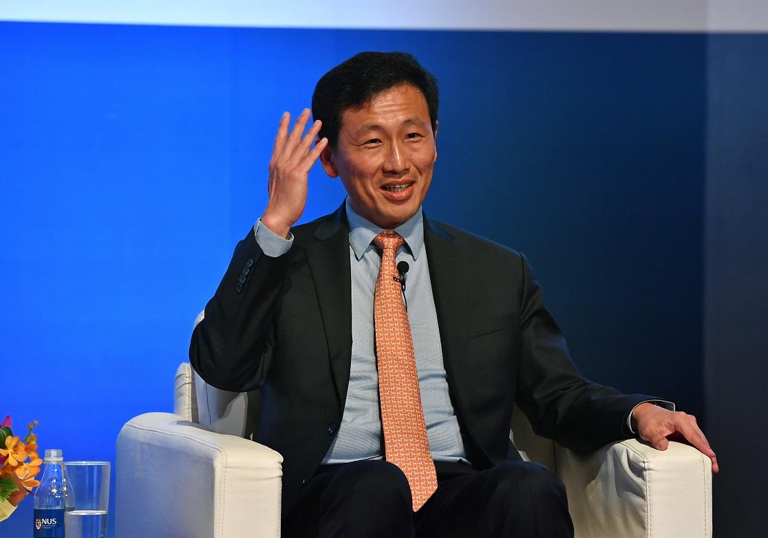 又见王乙康，挥挥手平定国大偷拍争议