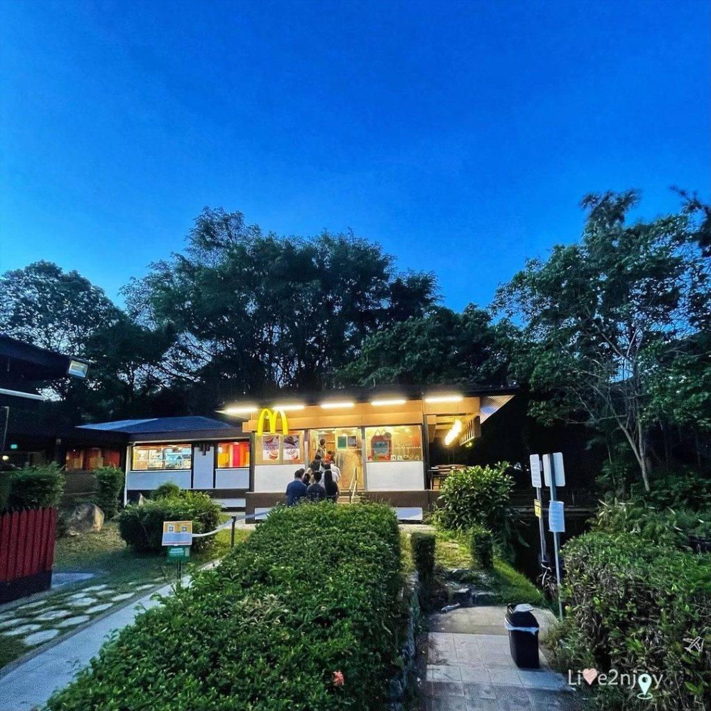 本地最美麥當勞“Queensway”打卡📷繁盛樹叢+綠蔭植物+靜谧池塘、靓"綠"風景線🌳