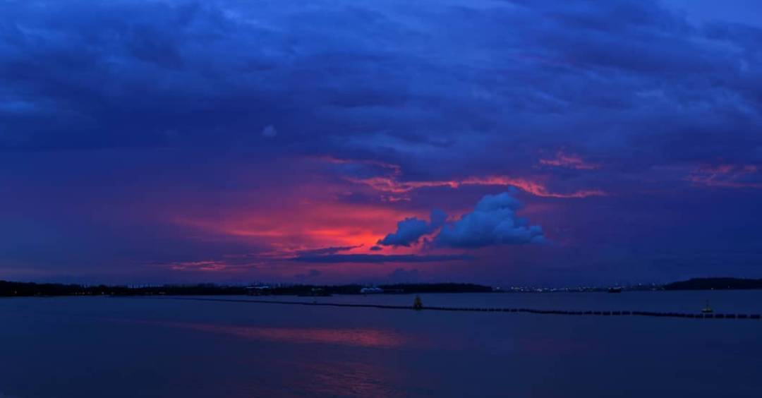 罕见!新加坡再现神奇天象,万道光芒从天空射下,50张美图刷屏
