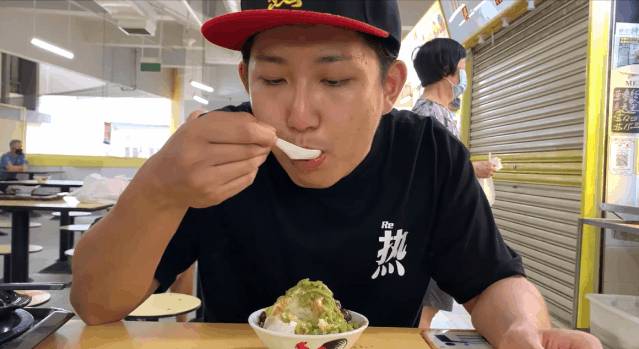 實拍探店！小夥兒在新加坡牛車水壕吃8種神秘美食，竟然