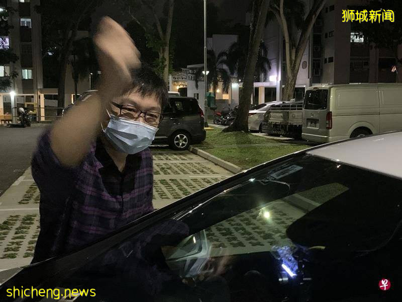 “無罩男”鐵錘砸貨車 發現被拍 再砸轎車