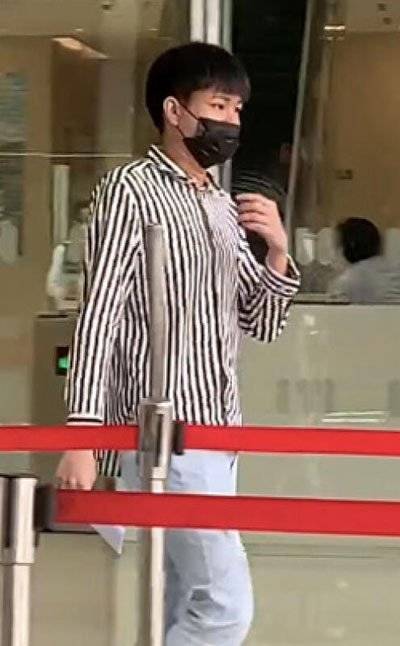 不孝女串通男友 偷父兄5万8000元财物