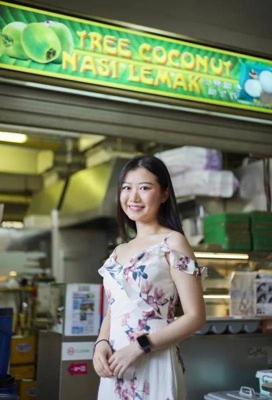 椰浆饭西施、韩流Oppa、运动潮人,来看看新加坡新一代小贩的另类风