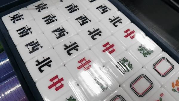 新航竟開始賣“空姐制服”，又被搶空！限量版麻將獨家開箱來了