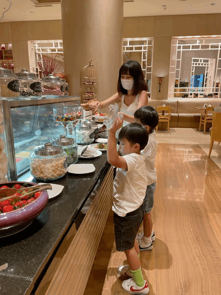 吃龙虾吃到撑,备品都是BYREDO的,推荐这间新加坡宝藏酒店