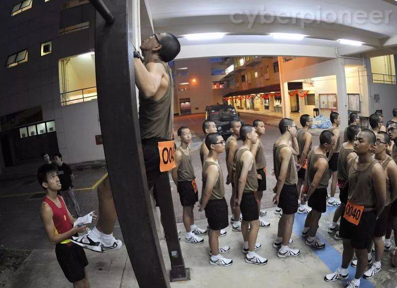 一年到公园、商场跳满十次“广场舞”,新加坡战备军人体能训练就算合格