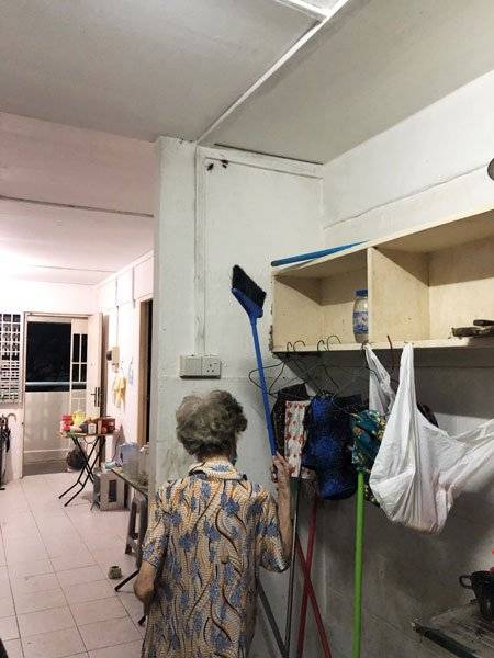 八旬阿嬷受伤 义工上门施援 意外发现住家如垃圾屋