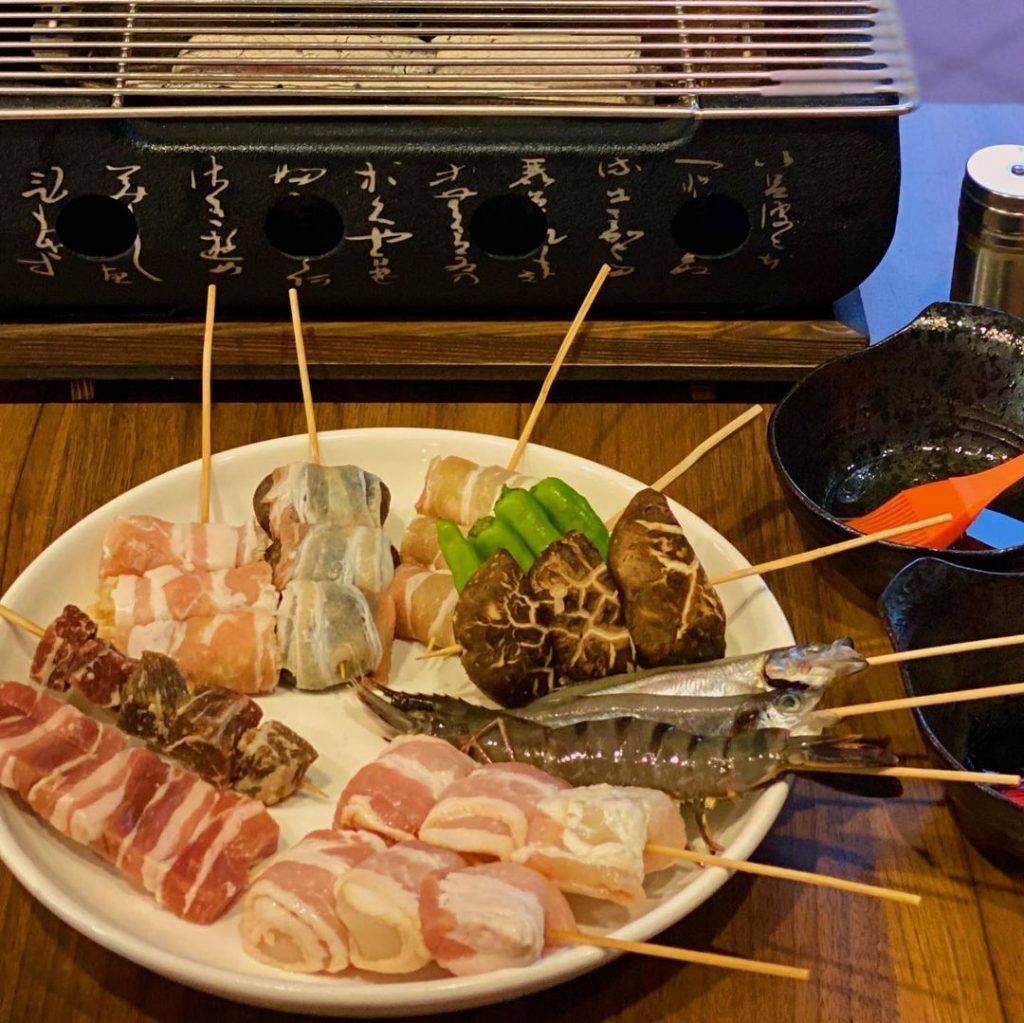 DIY自己动手烤🤩 新加坡手动自烤日式串烧,每串只要S$1🍢 边吃美食边喝小酒,下班聚餐绝佳地点