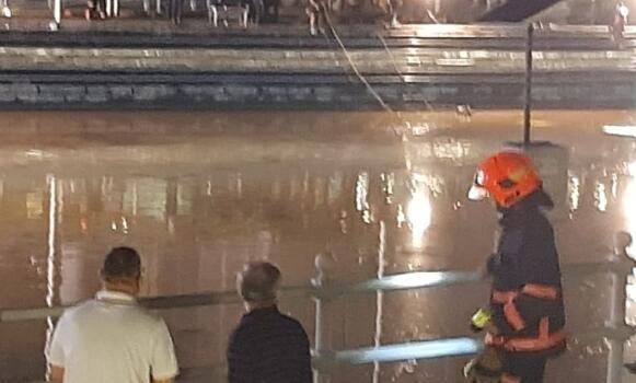 新加坡“酒吧”码头惊现两具尸体,案件侦破中