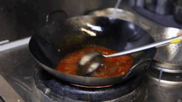 買一送一的烤魚和啤酒，拿來吧你