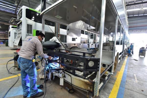 柔去年制造业投资额狂跌 新加坡成最大投资“金主”