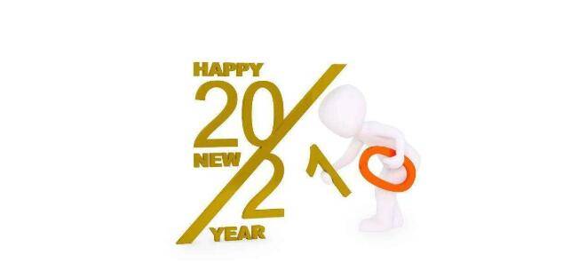 新加坡妹纸“螃蟹步”追地铁摔了屁股蹲，网友：不这样和2020年说再见