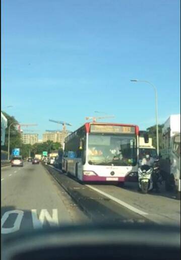 新加坡发生恐怖车祸,两辆重型罗厘相撞、交通瞬间瘫痪