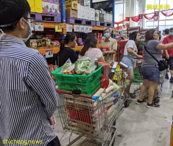李显龙总理发声,挺中国防疫!上海的新加坡人晒冰箱,这些岛上阿姨曾囤出一个超市