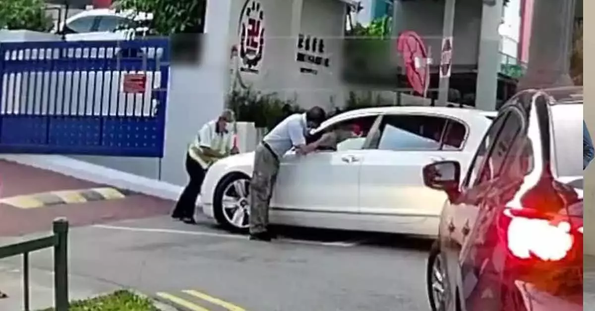 恶霸宾利撞保安 横闯新加坡小学