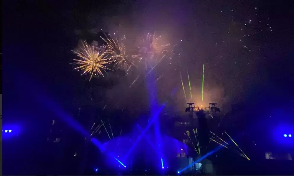 你好！2022！新加坡雨中跨年夜！生机盎然！充满希望