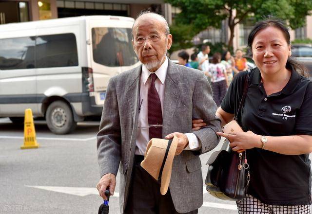 新加坡，是如何谋杀“华语”的？南洋大学消亡背后的“教育失魂”