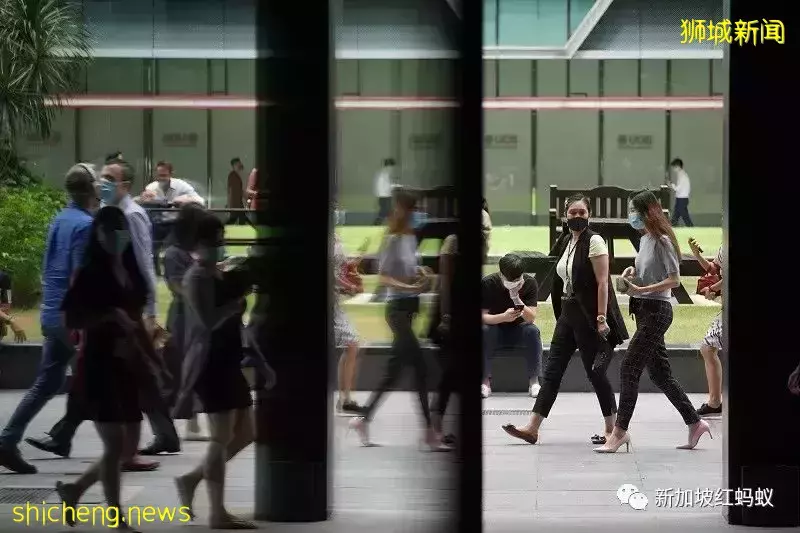 私人领域薪资更具吸引力?去年新加坡公务员离职率创新高