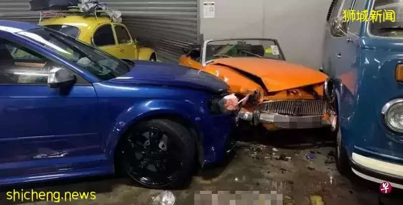 奥迪失控连撞3古董车，其中一车报废
