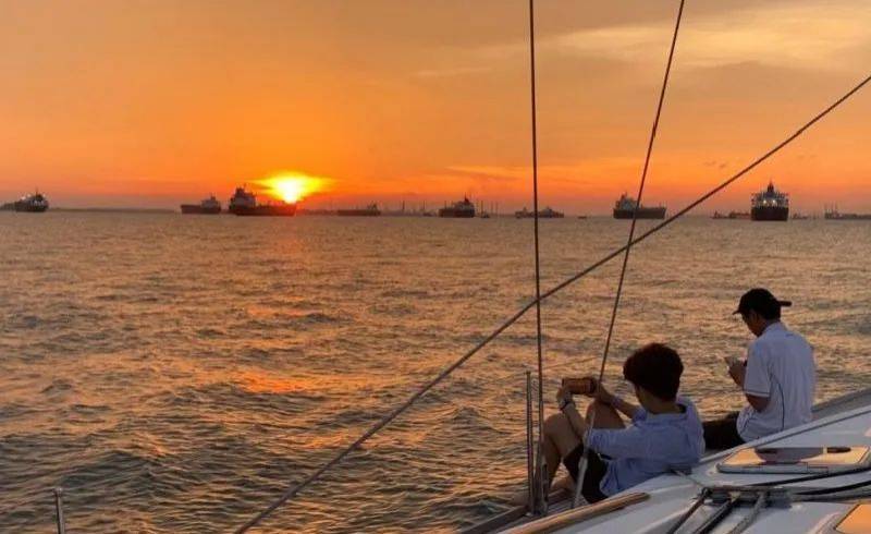 無法出國但可出海:自阻斷措施解封第二階段,更多新加坡民衆到南部島嶼重新探索